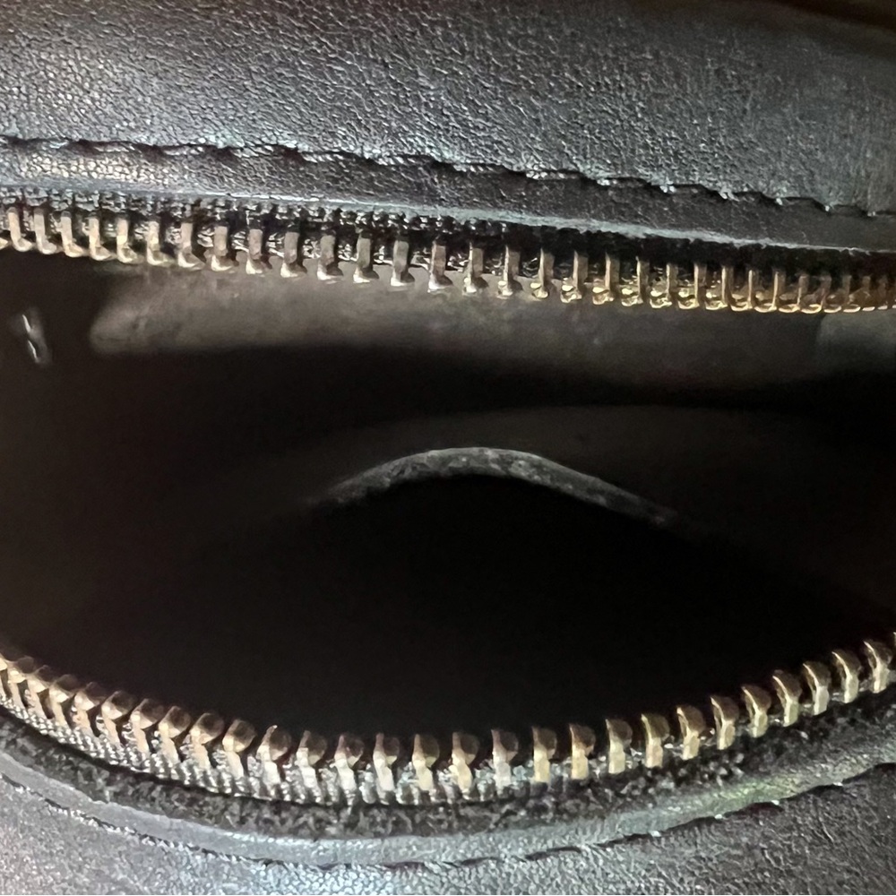 Portland Leather Goods,’Almost Perfect Circle’ Small 7”x3” leather Crossbody Bag - Picture 3 of 8